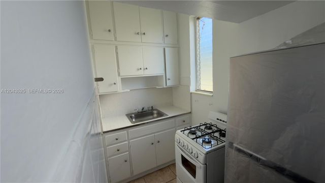 808 84th St 812, Miami Beach, FL 33141