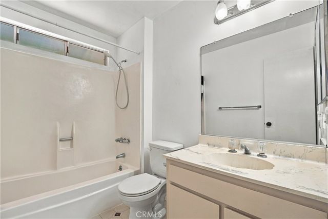 6629 Wilbur Avenue 22, Reseda, CA 91335