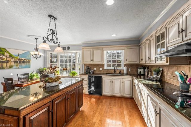 7020 Stancliff Court, Clemmons, NC 27012