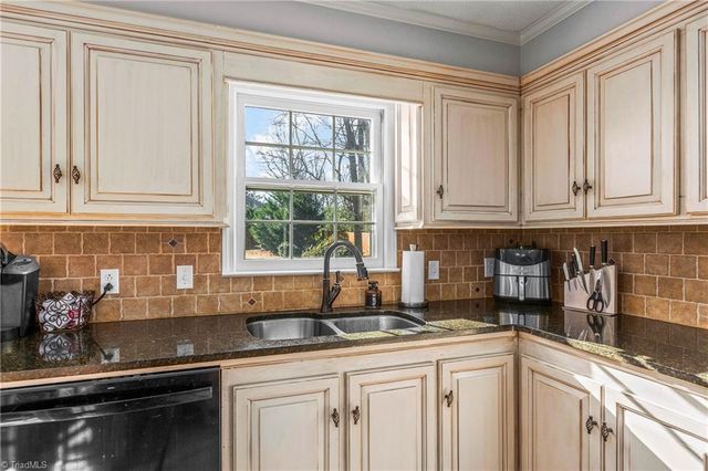 7020 Stancliff Court, Clemmons, NC 27012