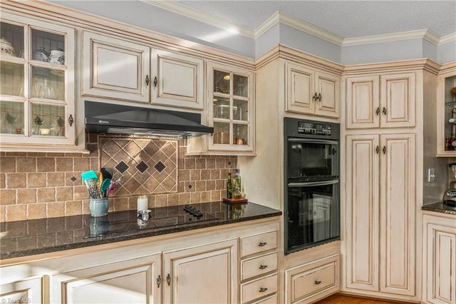 7020 Stancliff Court, Clemmons, NC 27012