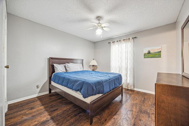 2120 El Paseo Street 2422, Houston, TX 77054