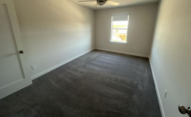 221 Green Knoll LN, Georgetown, TX 78628