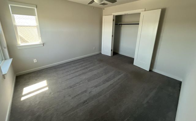 221 Green Knoll LN, Georgetown, TX 78628