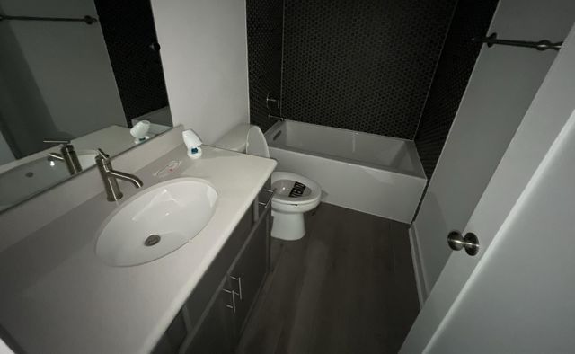 221 Green Knoll LN, Georgetown, TX 78628