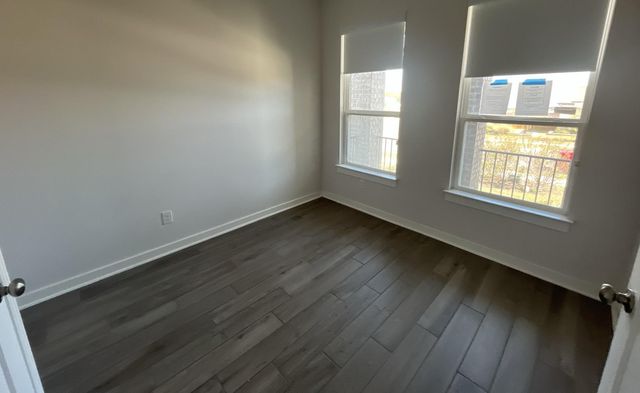 221 Green Knoll LN, Georgetown, TX 78628