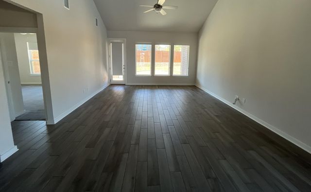 221 Green Knoll LN, Georgetown, TX 78628