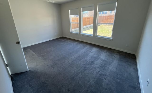 221 Green Knoll LN, Georgetown, TX 78628