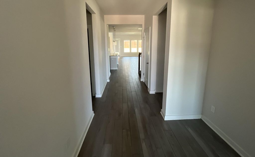 221 Green Knoll LN, Georgetown, TX 78628