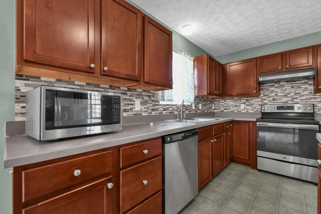 653 Kingshurst Drive, Blacklick, OH 43004