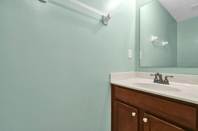 653 Kingshurst Drive, Blacklick, OH 43004