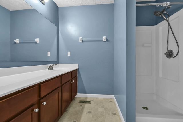 653 Kingshurst Drive, Blacklick, OH 43004