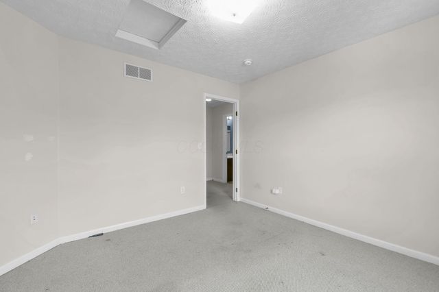 653 Kingshurst Drive, Blacklick, OH 43004