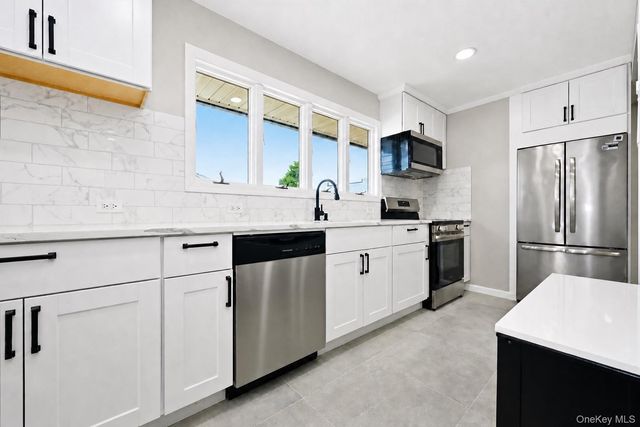 24 Crag Lane, Levittown, NY 11756