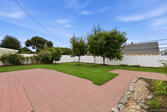 24 Crag Lane, Levittown, NY 11756