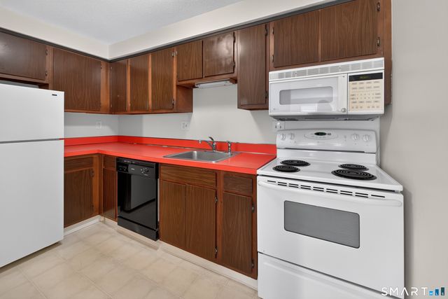 Hamre Lane, Branford, CT 06405