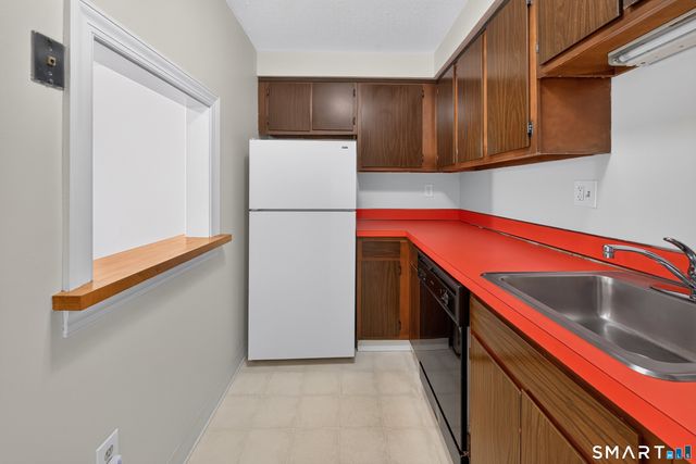 Hamre Lane, Branford, CT 06405
