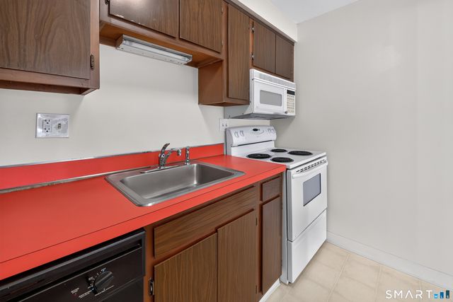Hamre Lane, Branford, CT 06405