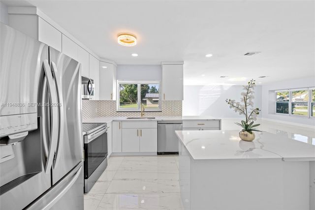 1720 SW 13th St, Boca Raton, FL 33486