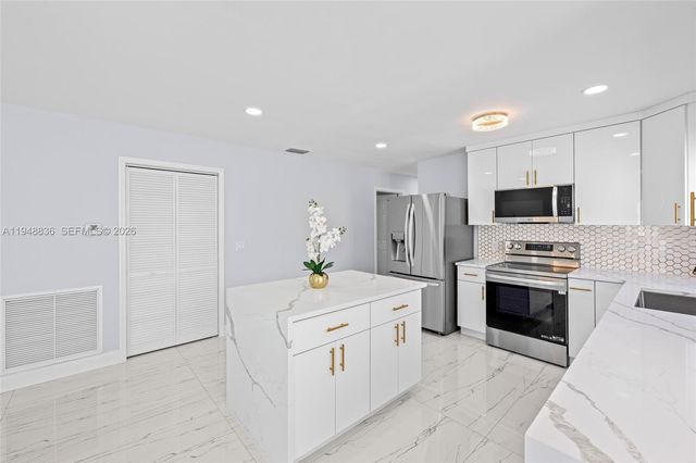 1720 SW 13th St, Boca Raton, FL 33486