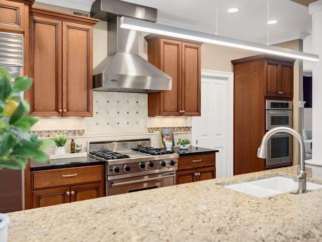 337 S Park Avenue, La Grange, IL 60525