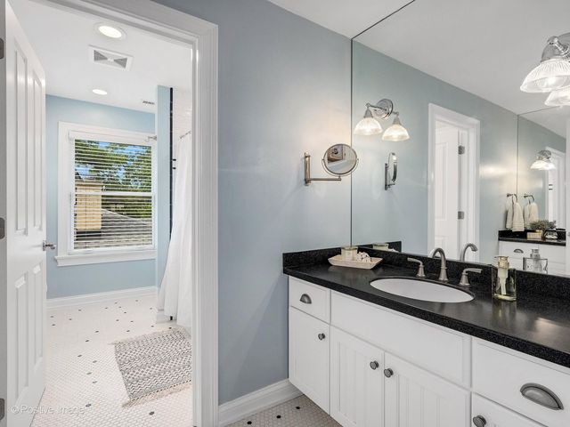 337 S Park Avenue, La Grange, IL 60525