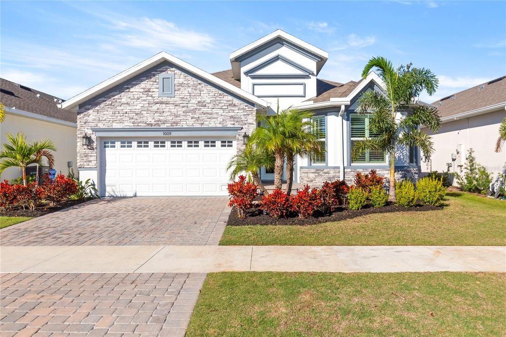 Image 1 of property listing at 1009 SIGNET DRIVE, Apollo Beach, FL 33572