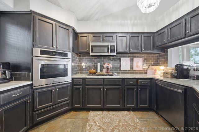 706 Villa Vista Drive, Pryor, OK 74361