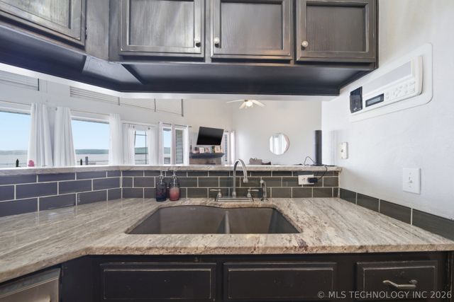 706 Villa Vista Drive, Pryor, OK 74361