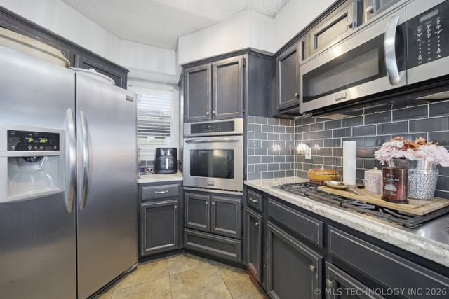 706 Villa Vista Drive, Pryor, OK 74361