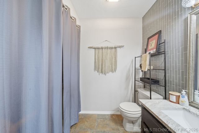 706 Villa Vista Drive, Pryor, OK 74361
