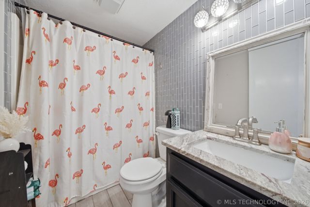 706 Villa Vista Drive, Pryor, OK 74361