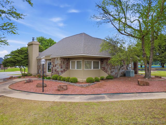 706 Villa Vista Drive, Pryor, OK 74361