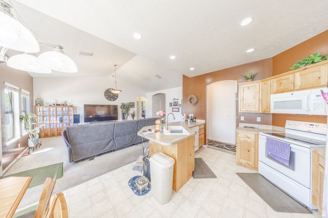 1125 W 3090 S, Syracuse, UT 84075