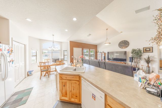 1125 W 3090 S, Syracuse, UT 84075