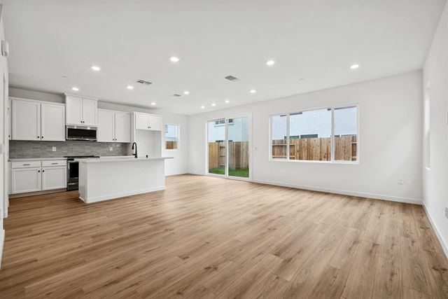 3412 Shaker Way, Sacramento, CA 95835