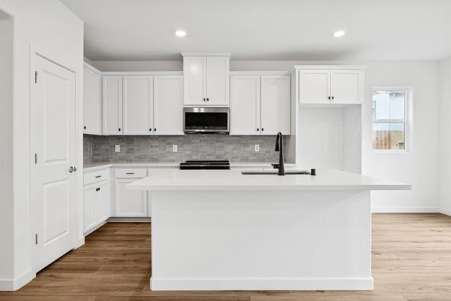 3412 Shaker Way, Sacramento, CA 95835