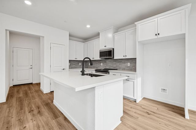 3412 Shaker Way, Sacramento, CA 95835