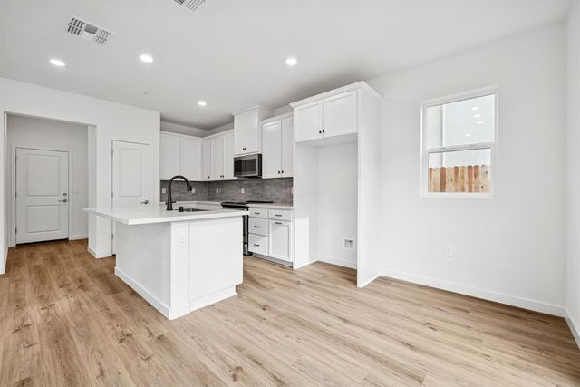 3412 Shaker Way, Sacramento, CA 95835