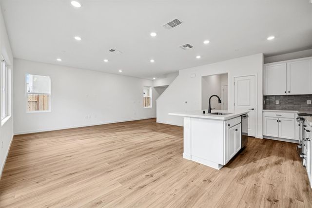 3412 Shaker Way, Sacramento, CA 95835