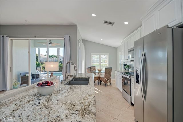 2498 Greendale PL, Cape Coral, FL 33991