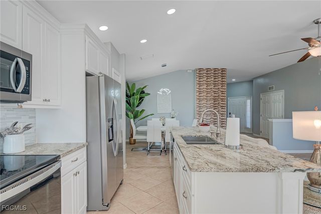 2498 Greendale PL, Cape Coral, FL 33991