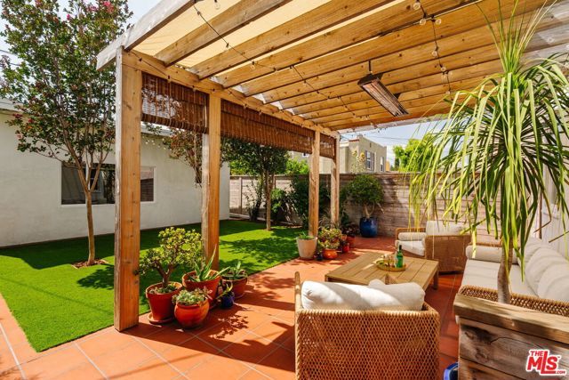 3773 S St Andrews Place, Los Angeles, CA 90018