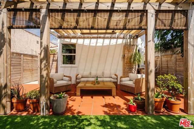 3773 S St Andrews Place, Los Angeles, CA 90018