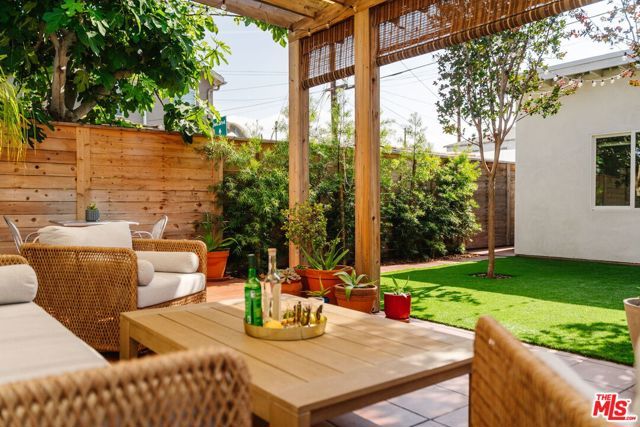 3773 S St Andrews Place, Los Angeles, CA 90018