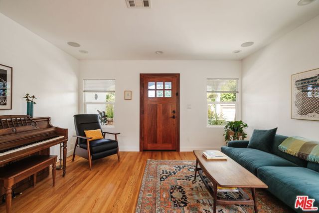 3773 S St Andrews Place, Los Angeles, CA 90018