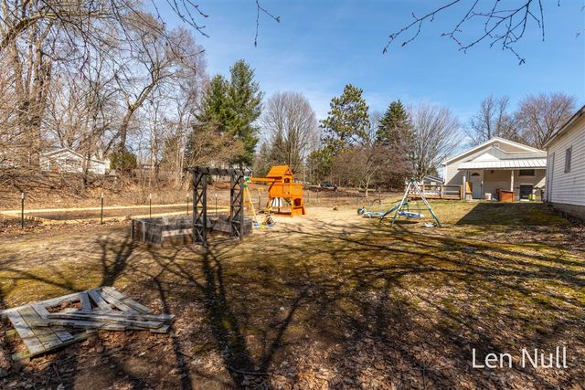 163 S York Street, Belding, MI 48809