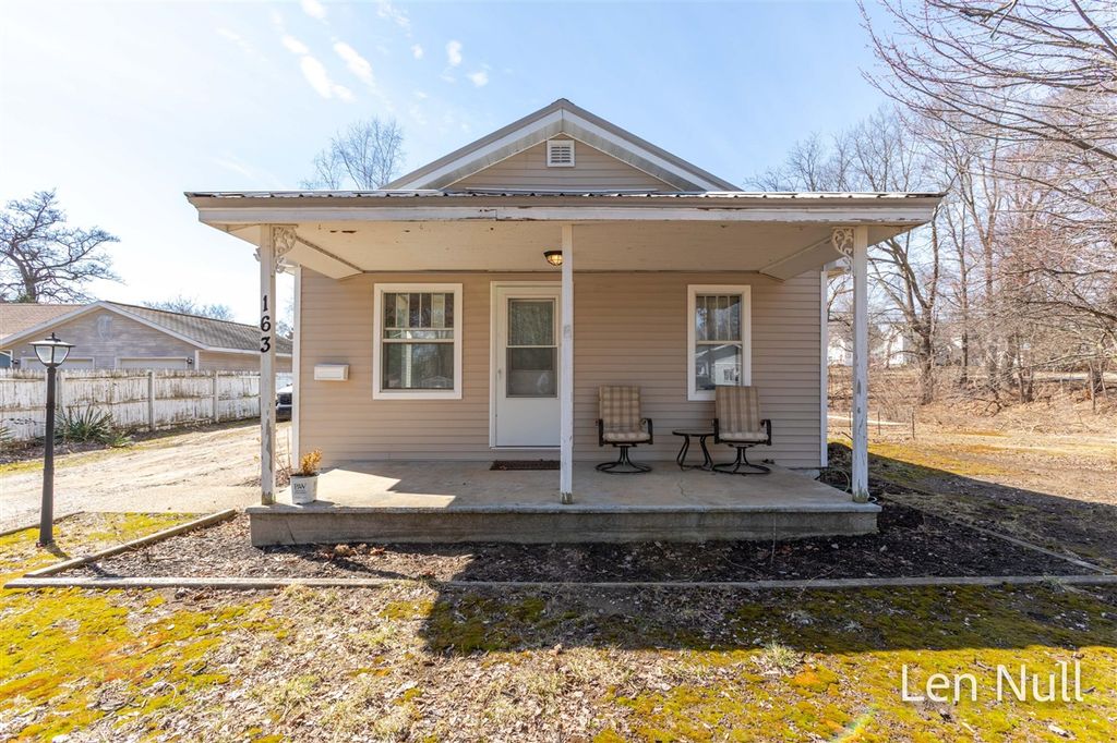 163 S York Street, Belding, MI 48809