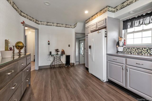 206 Arlington Street, Mineola, NY 11501