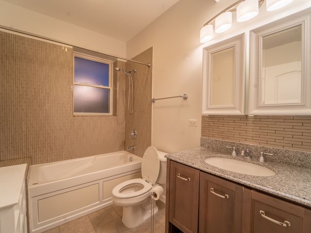 6752 S CLYDE Avenue 3, Chicago, IL 60649